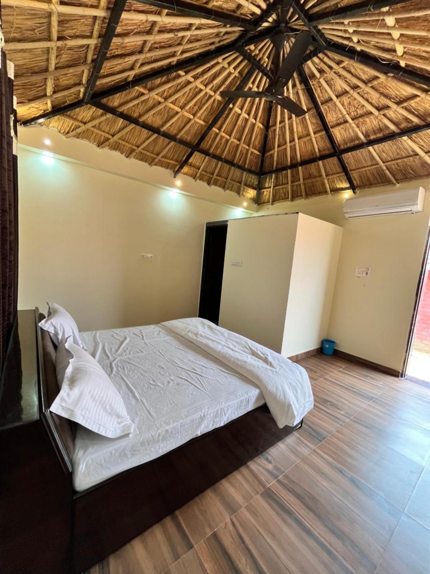 The Royal Hut Hotel Ajmer Bagian luar foto