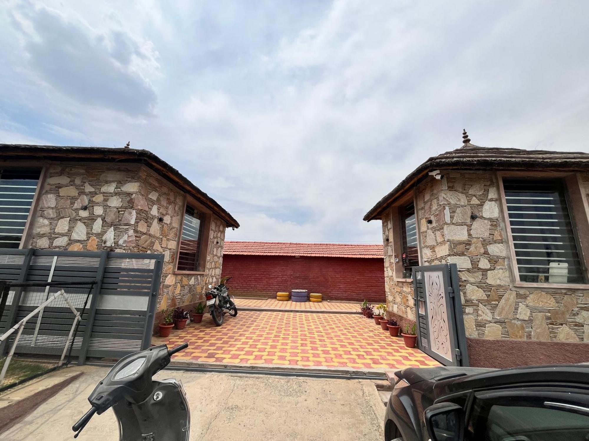 The Royal Hut Hotel Ajmer Bagian luar foto